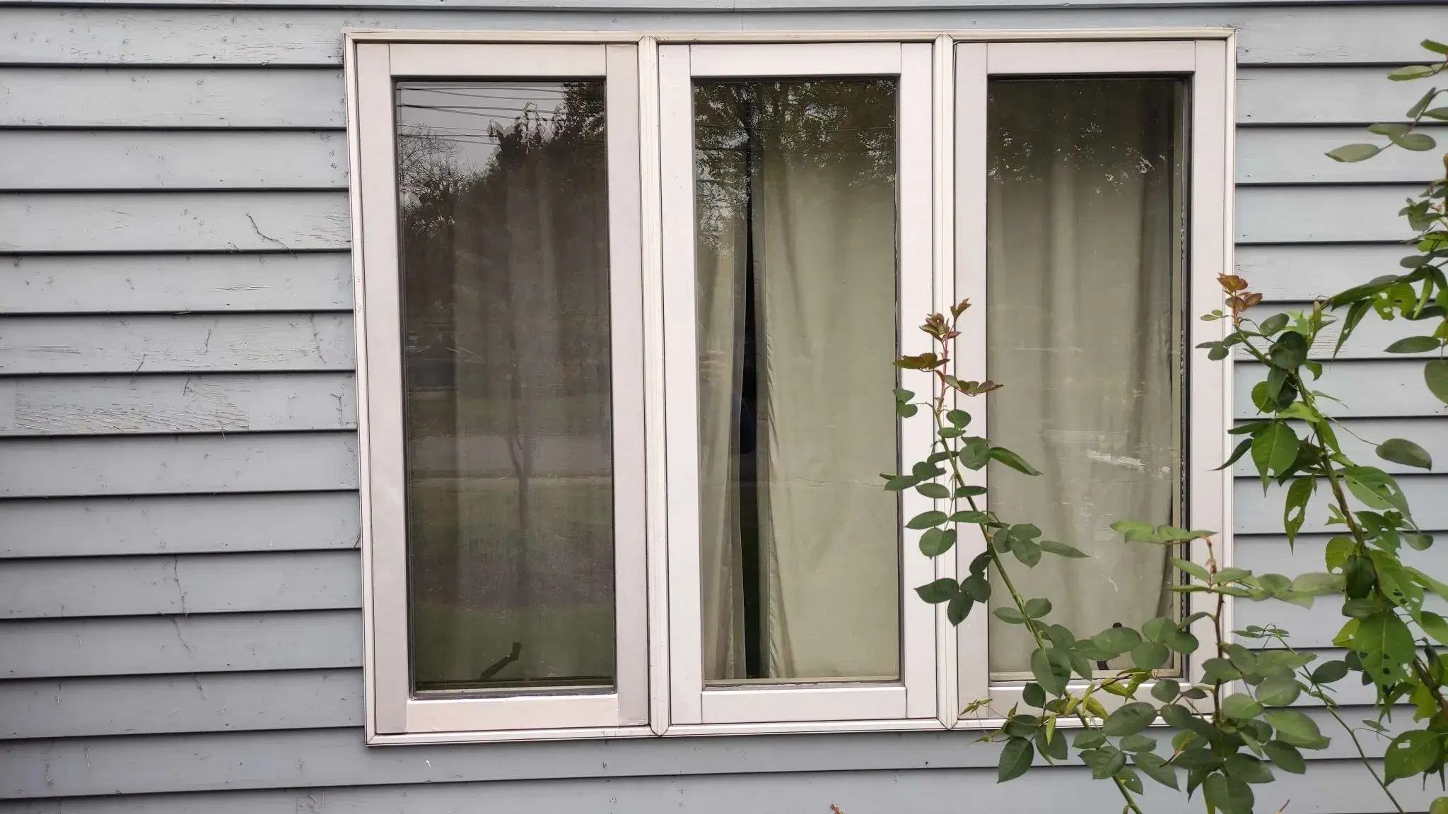 WHAT CAN I USE TO LUBRICATE WOOD WINDOWS?